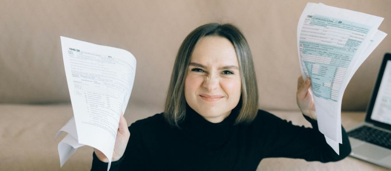 a photo of a dissapointing woman