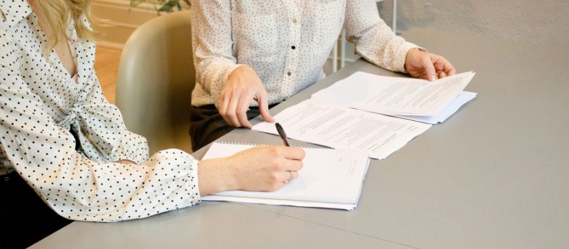 a photo of 2 woman having a meeting