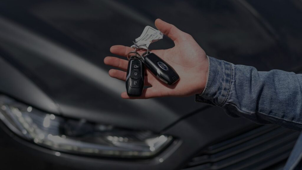 a hand holding a car keys